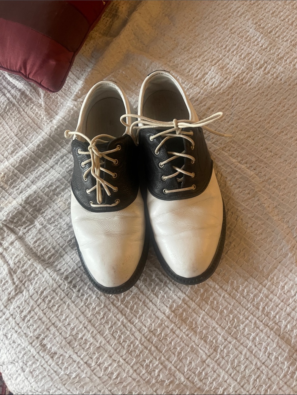 Size 7 Ladies vintage Nike Air golf shoes